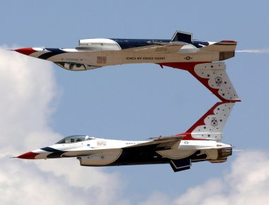 Συντριβή F-16 του ακροβατικού Σμήνους Thunderbirds της USAF (φωτό)